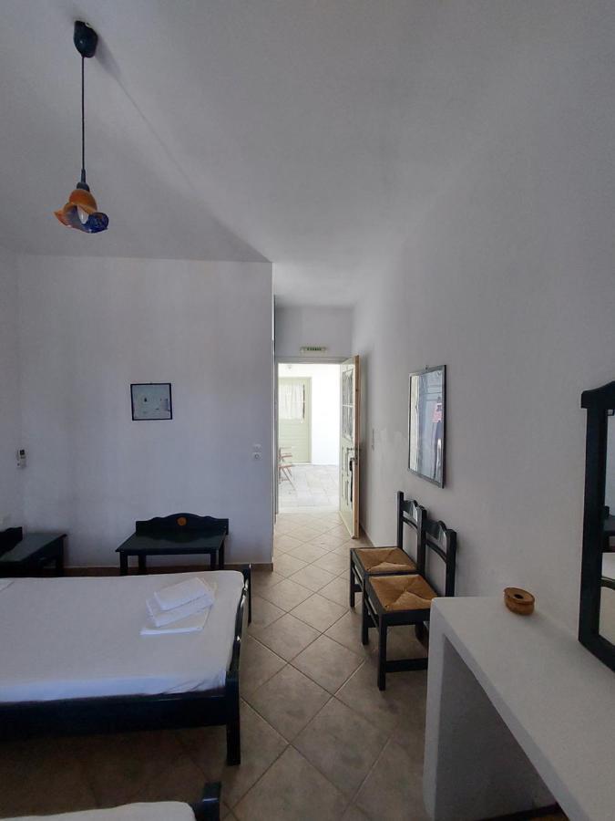 Isalos Rooms On The Beach Serifos Town Esterno foto