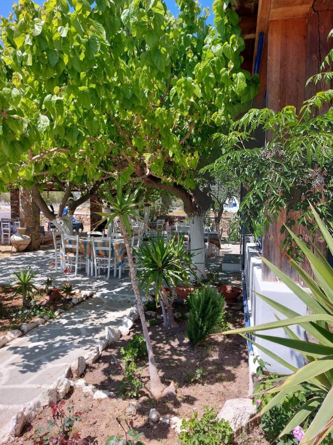 Isalos Rooms On The Beach Serifos Town Esterno foto