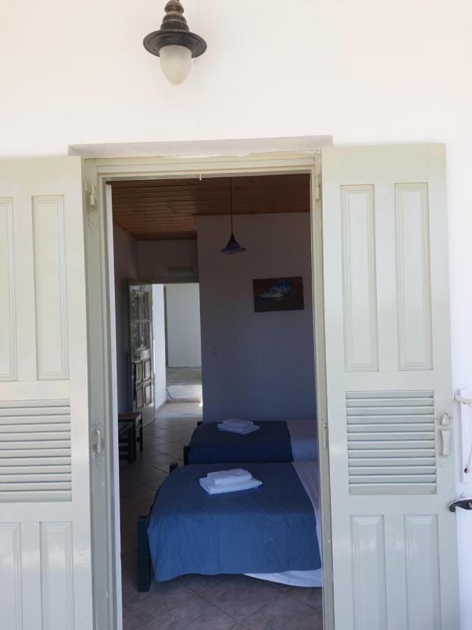 Isalos Rooms On The Beach Serifos Town Esterno foto
