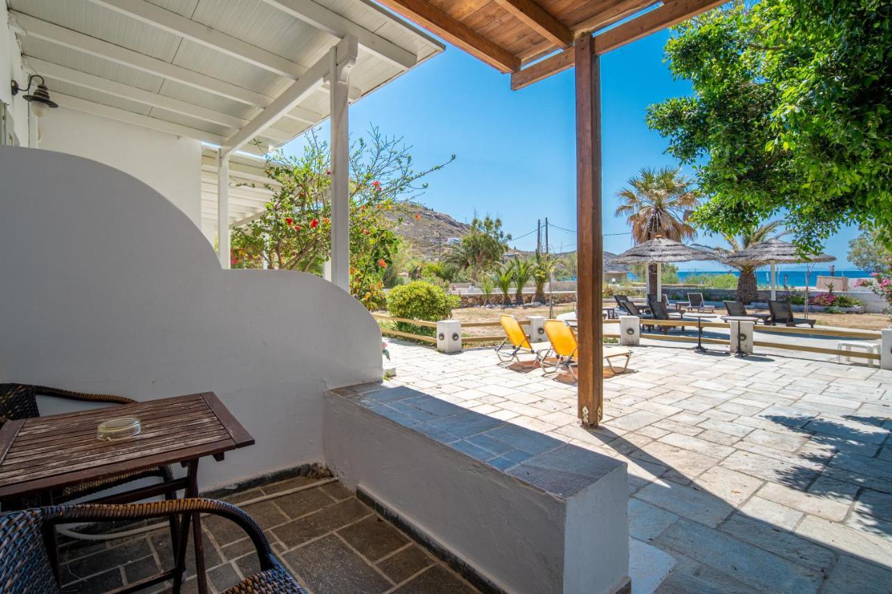 Isalos Rooms On The Beach Serifos Town Esterno foto